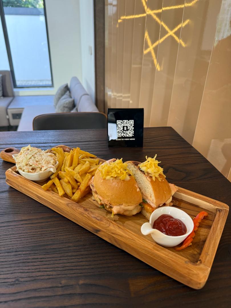 Restaurant & Bar