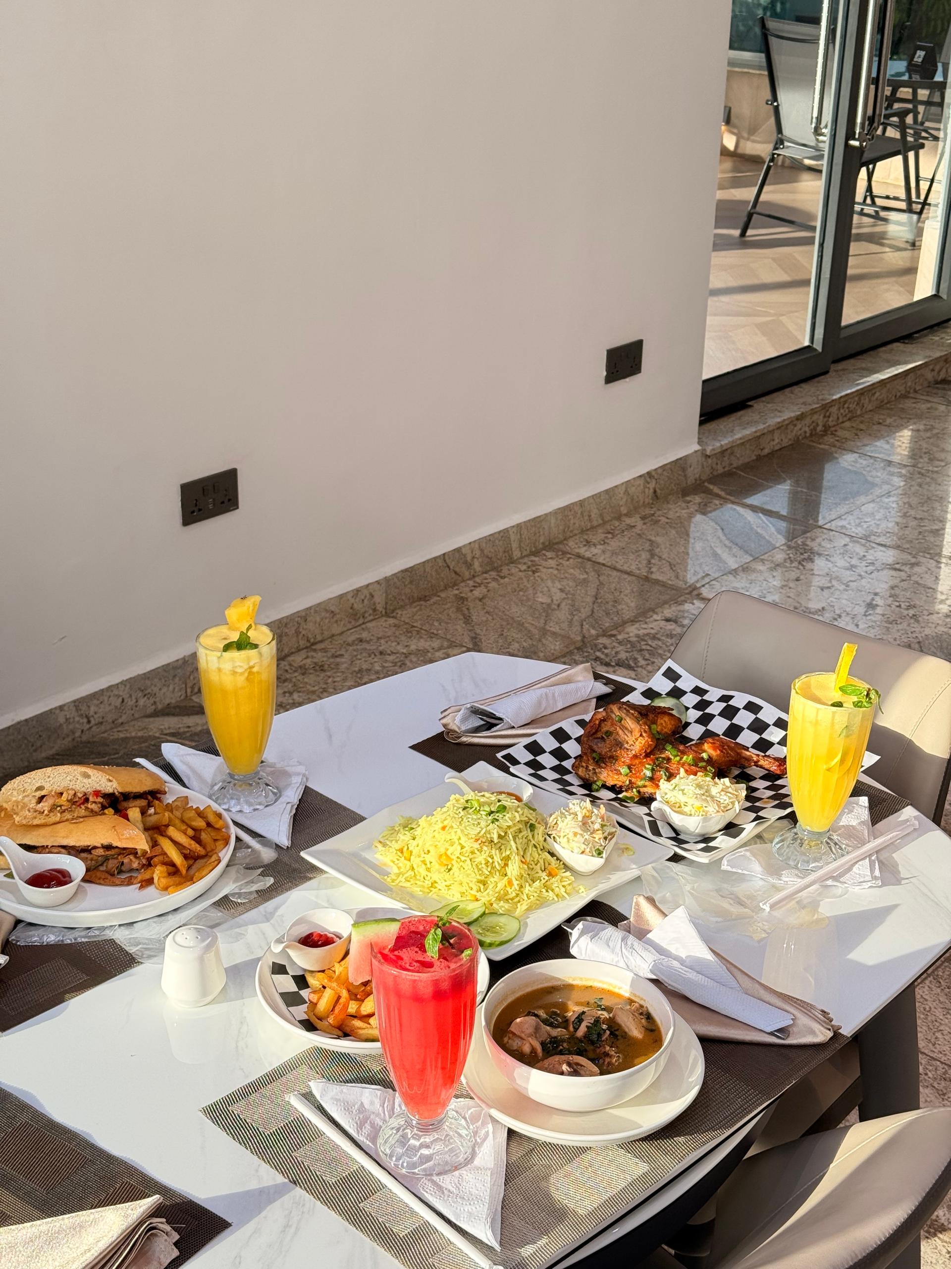 Restaurant & Bar