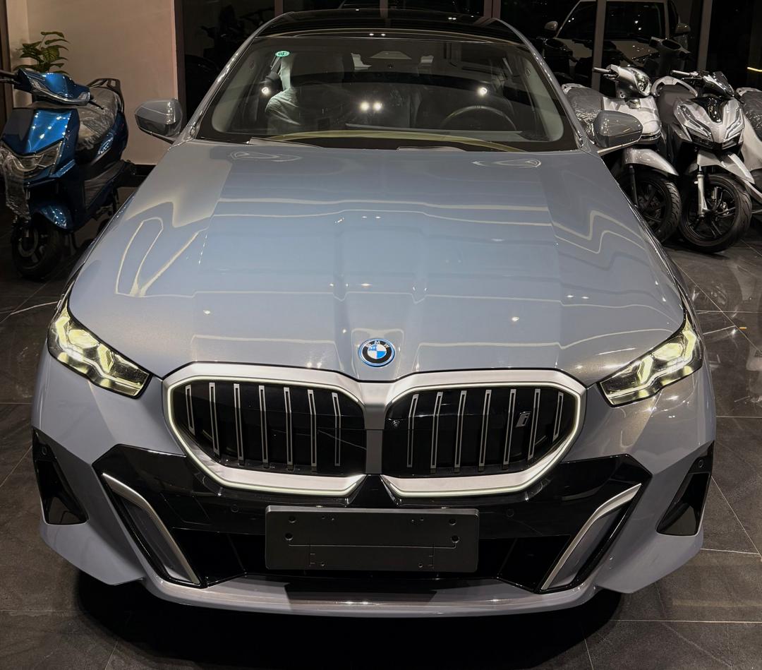 BRAND NEW 2025 BMW i5 eDRIVE35L BMW i5 eDRIVE35L